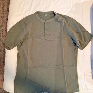 Uniqlo Olive Short Sleeve Henley Shirt
